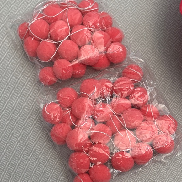 Vibrant Pink Hawaiian Party Decoration Set. Just add plates, napkins & cups - Picture 8 of 9